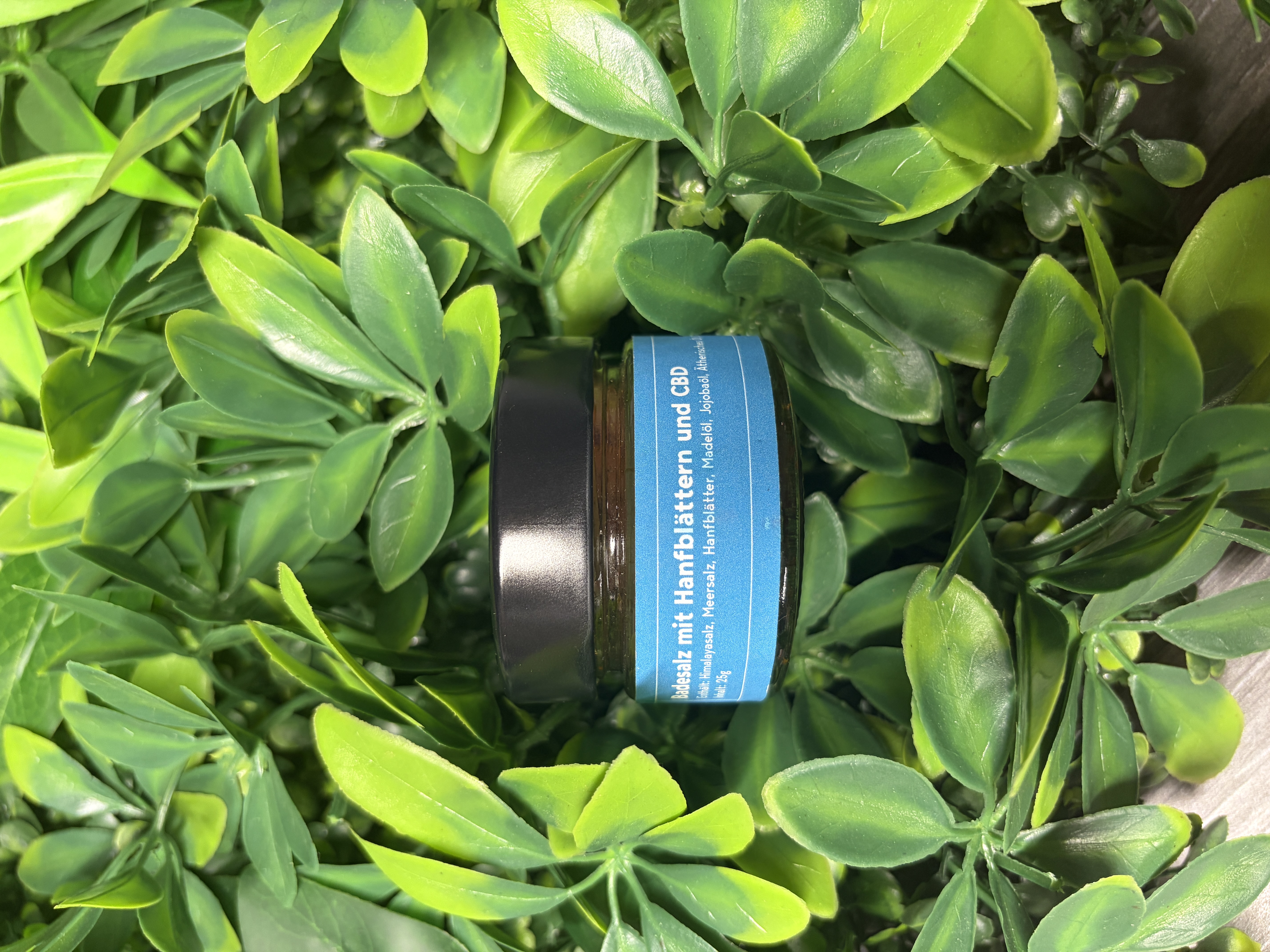 Badesalz mit Hanfblättern und CBD 25 g Glas – Bild 2