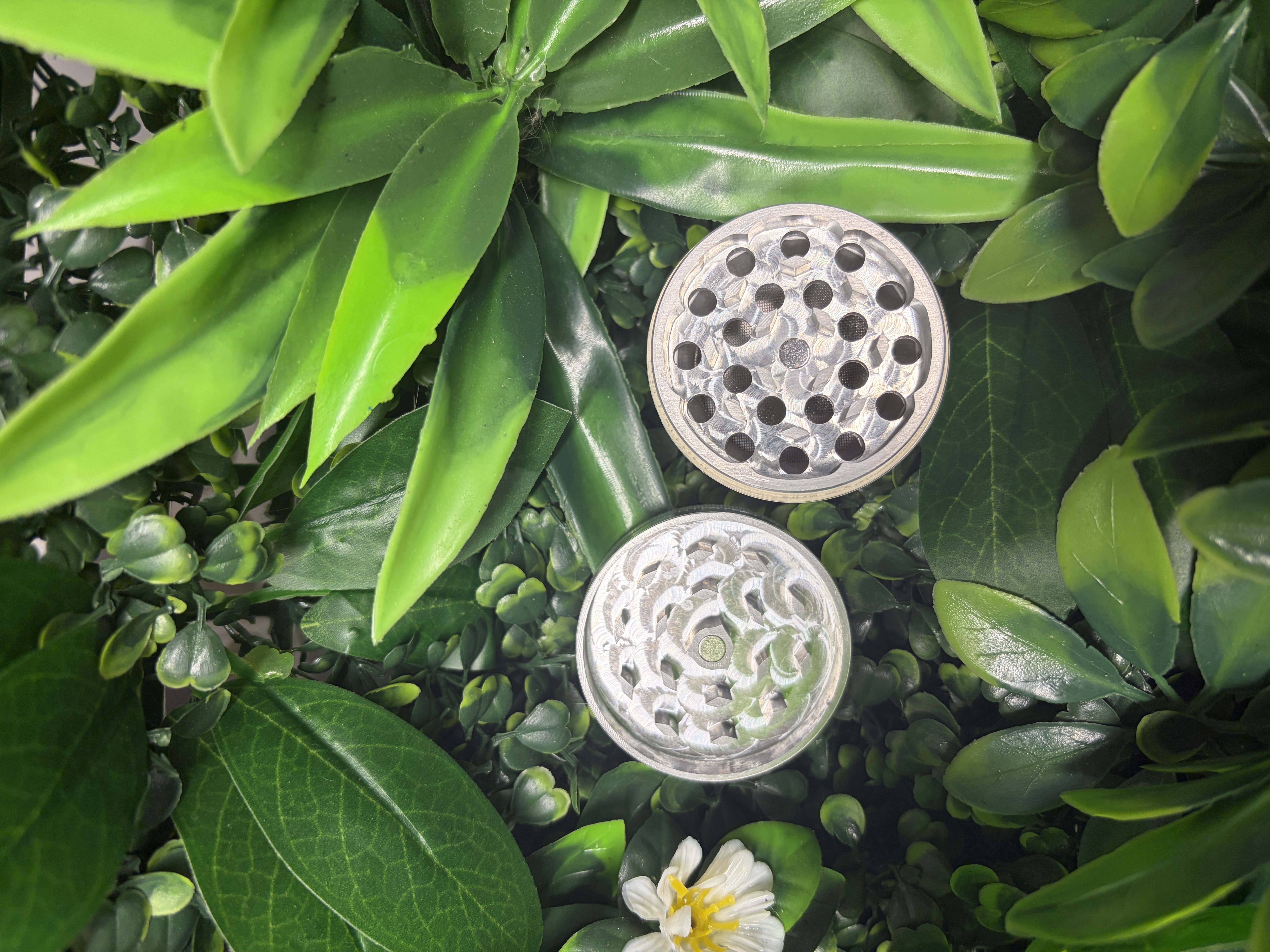 Paradise Seeds Grinder 2-teilig Metall Zerkleinerer – Bild 2