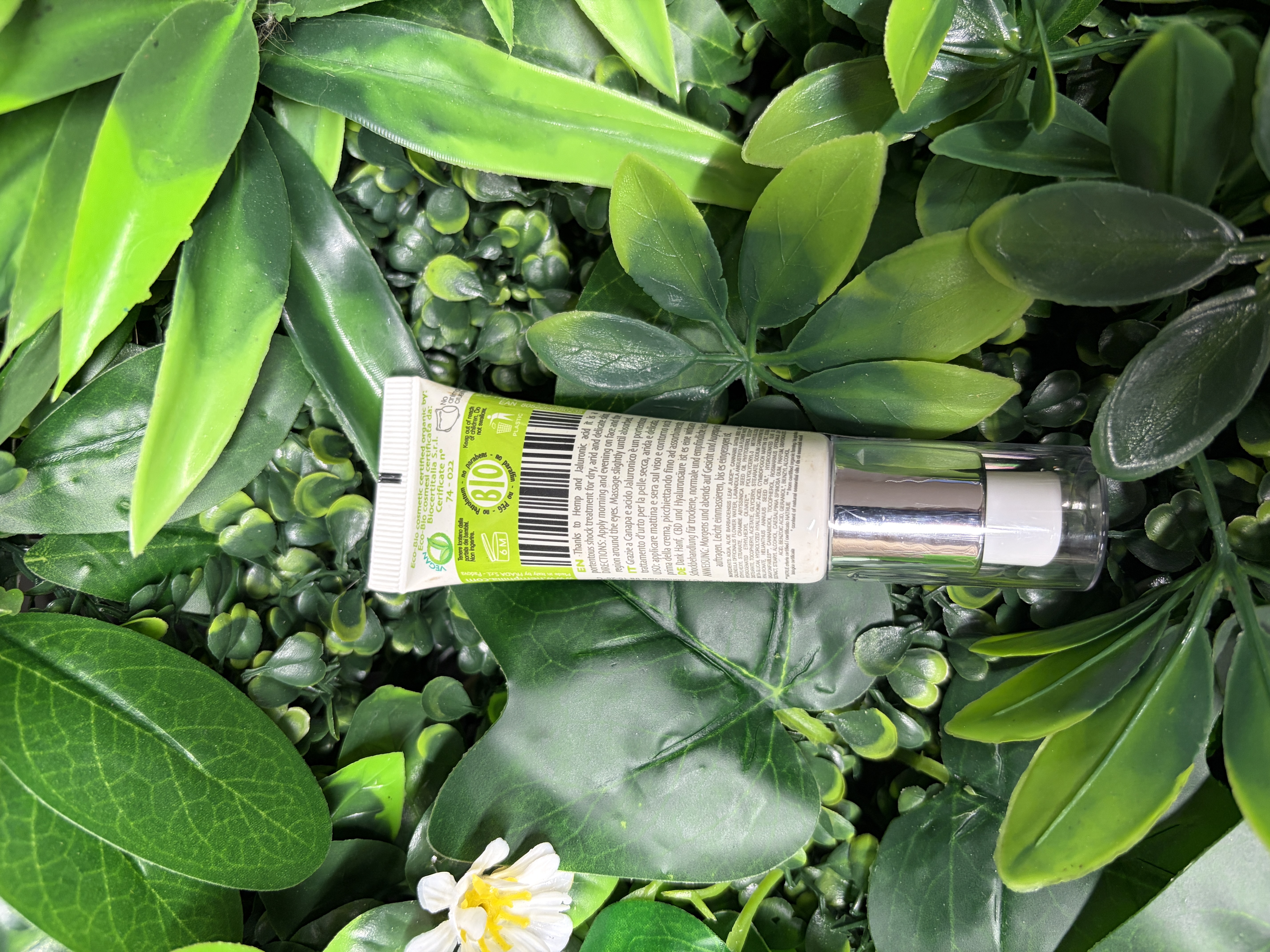 Hemphilia Gesichtsserum Hanf CBD 1 Stück Pump-Spender – Bild 2