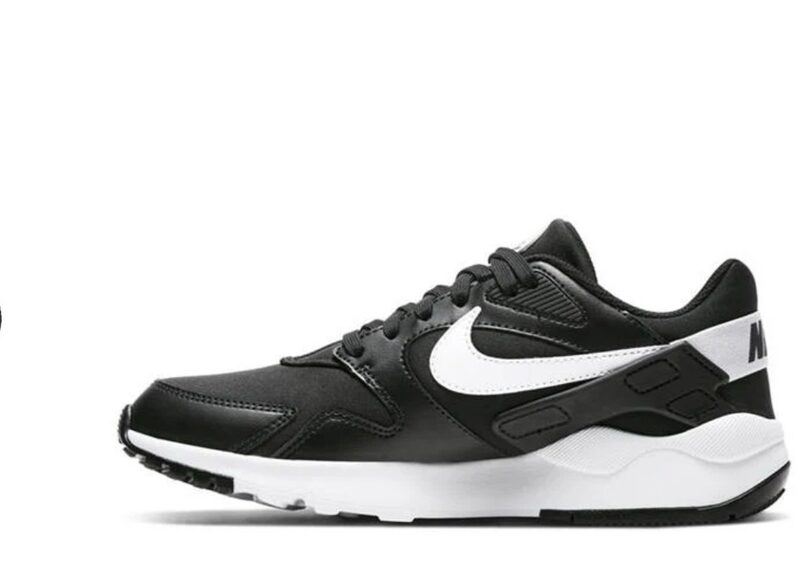 Nike Sneaker schwarz-weiß Paar Sportschuhe Größe 36 – Bild 2
