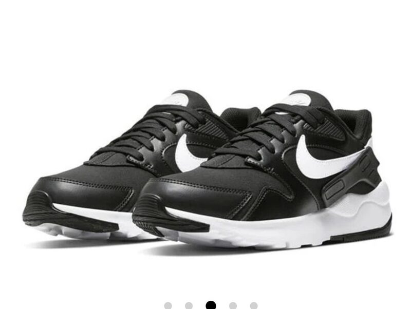 Nike Sneaker schwarz-weiß Paar Sportschuhe Größe 36 – Bild 1