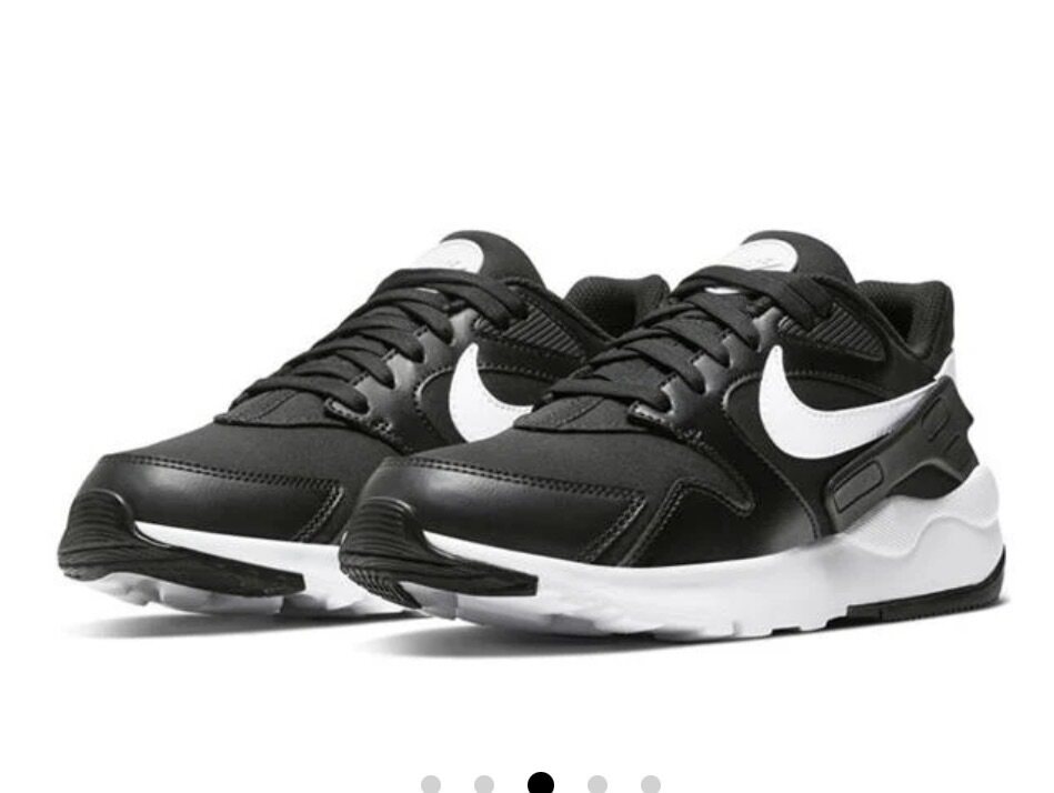 Nike Sneaker schwarz-weiß Paar Sportschuhe Größe 36