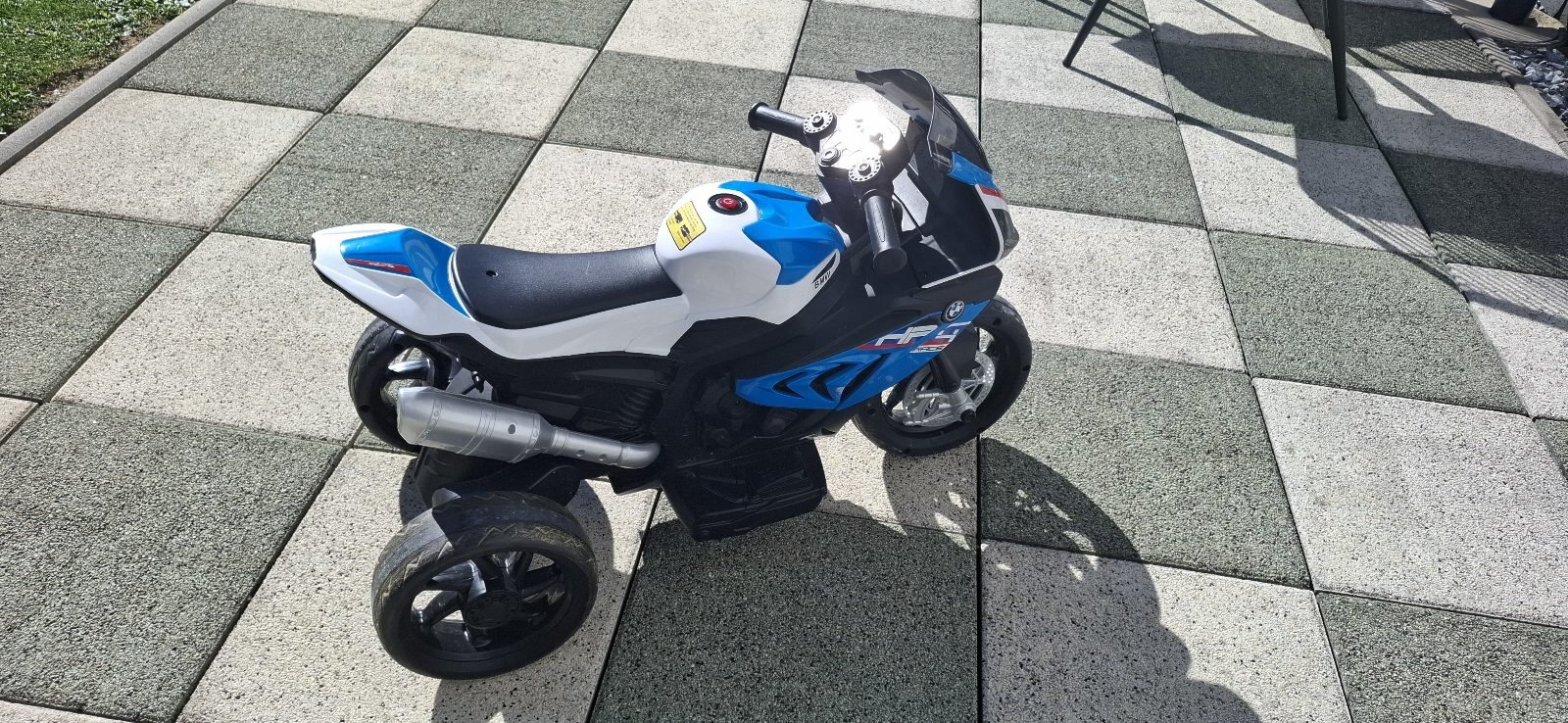 BMW HP4 Kinderfahrzeug Motorrad 3 Räder blau-weiß