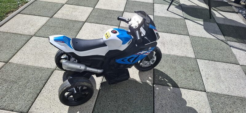 BMW HP4 Kinderfahrzeug Motorrad 3 Räder blau-weiß